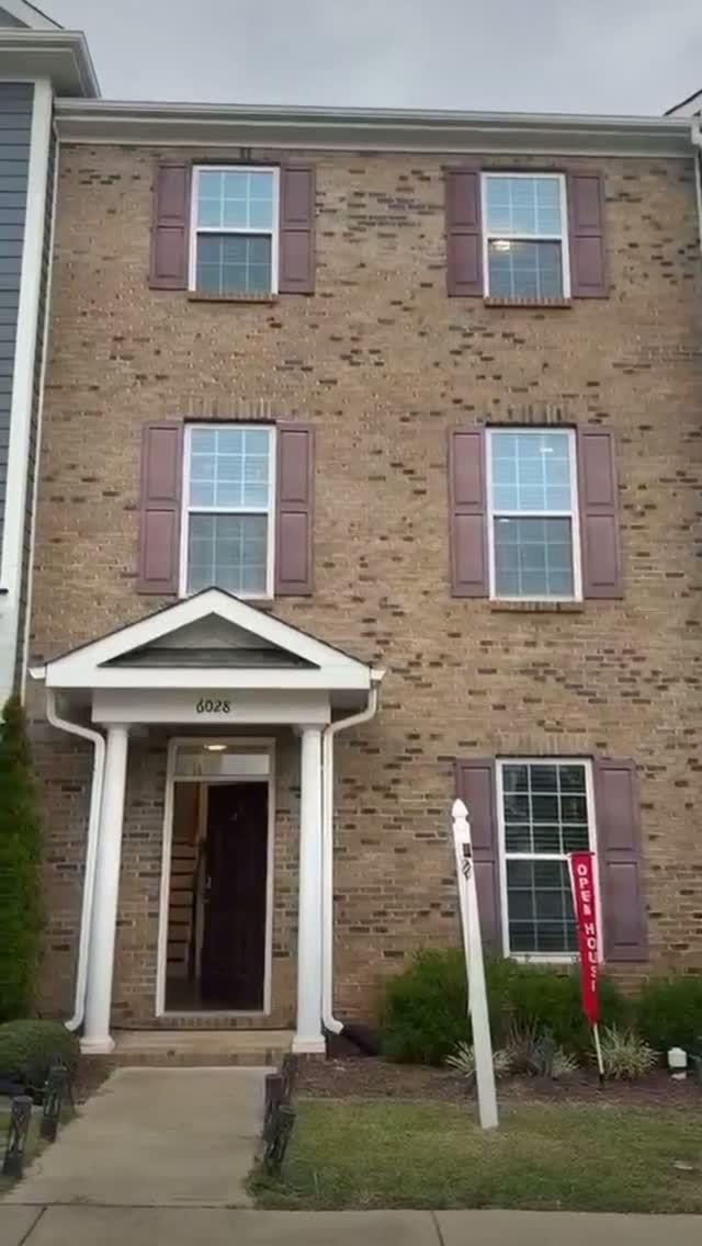 Three-Story Townhouse in 5401 North